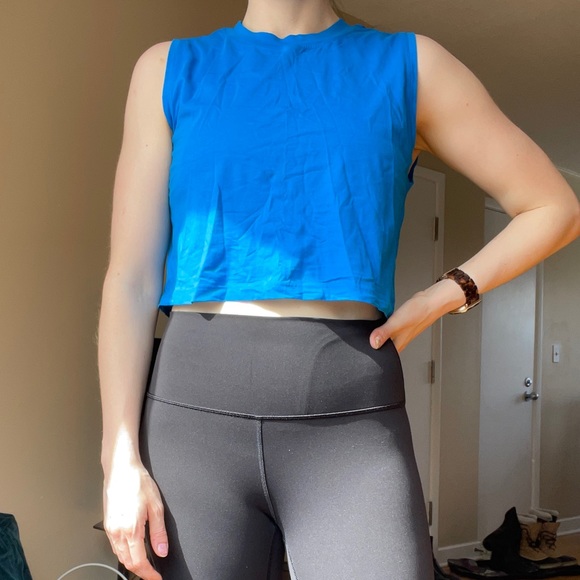 lululemon athletica Tops - Lululemon Cropped Muscle Tee - Size 6